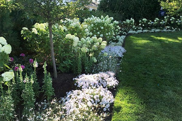 600x400-landscape-design-flowers-lawn