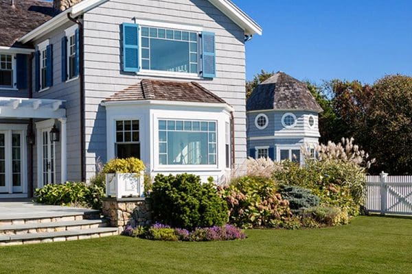 600x400-landscape-design-house-lawn-flowers